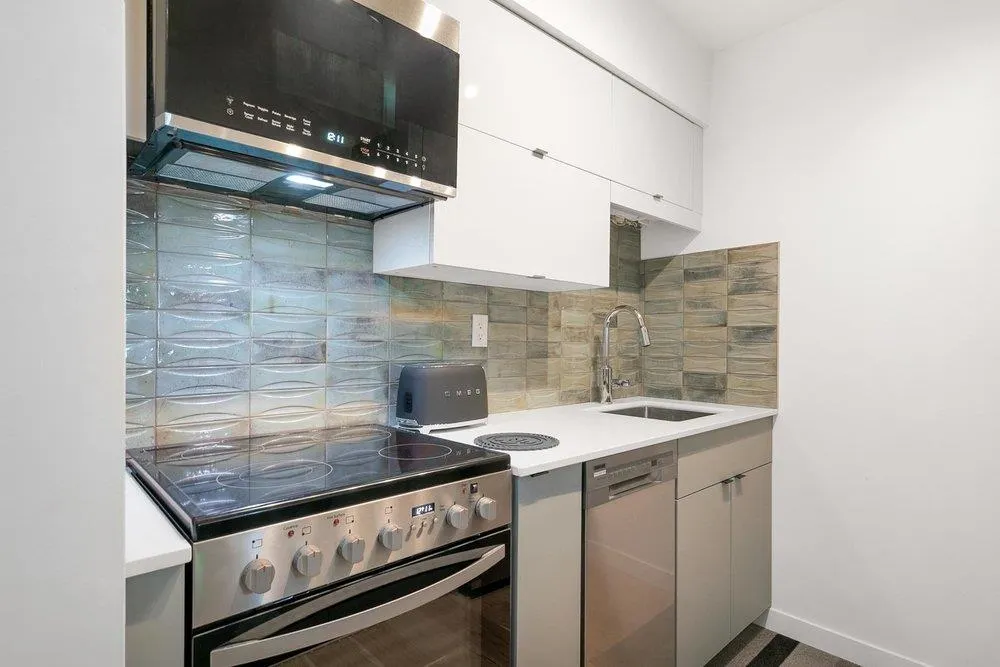 2119 Bellevue Avenue #208