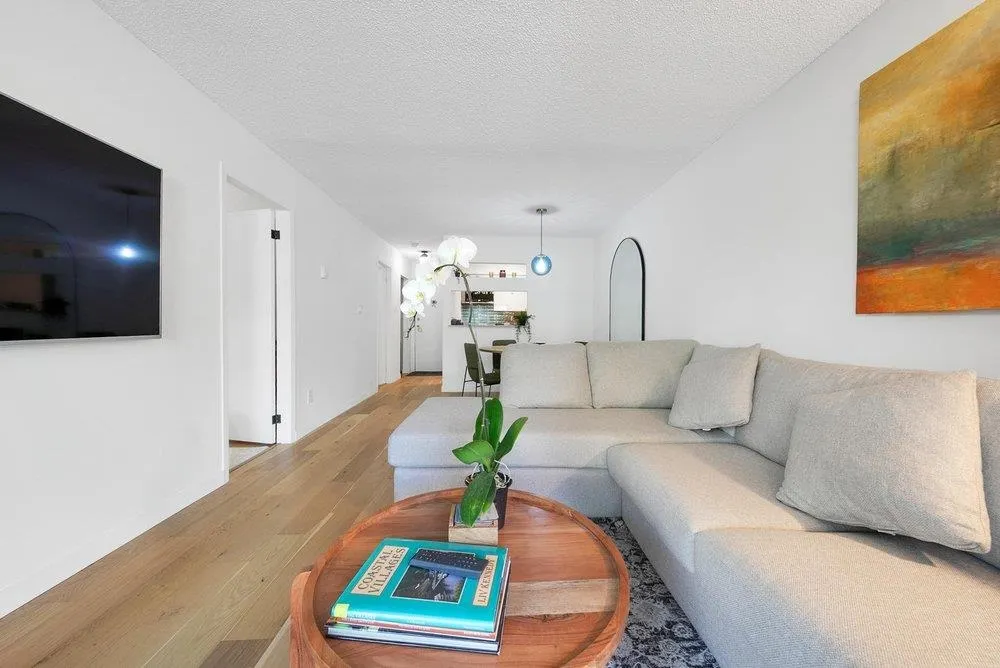 2119 Bellevue Avenue #208