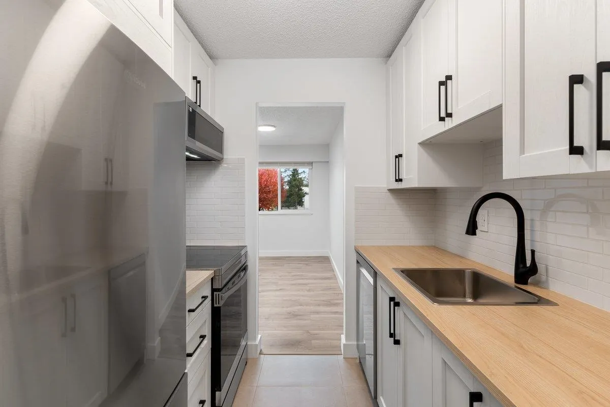 12096 222 Street #212