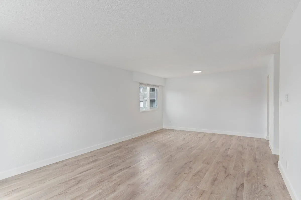 12096 222 Street #212