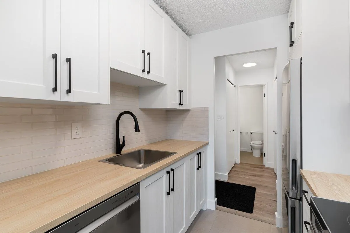 12096 222 Street #212