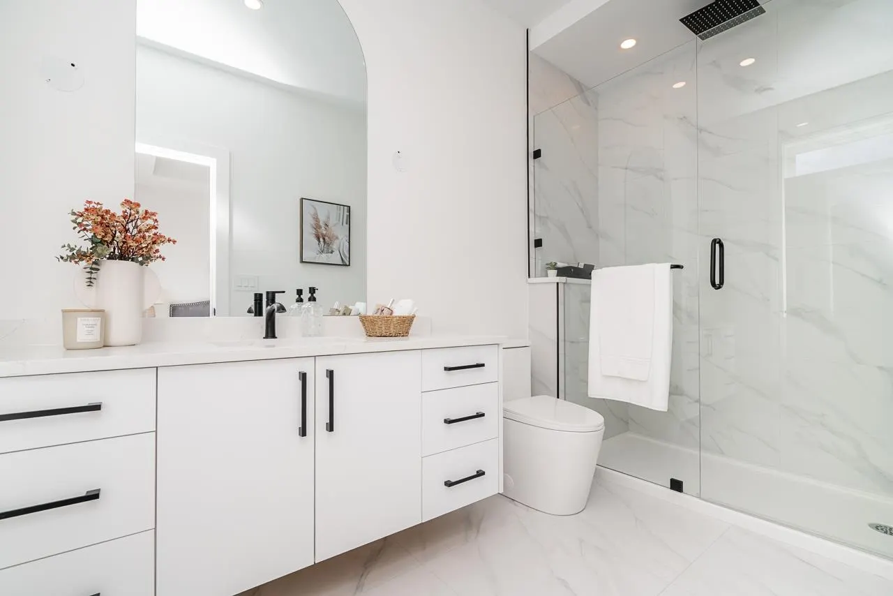 17059 0 Avenue #101