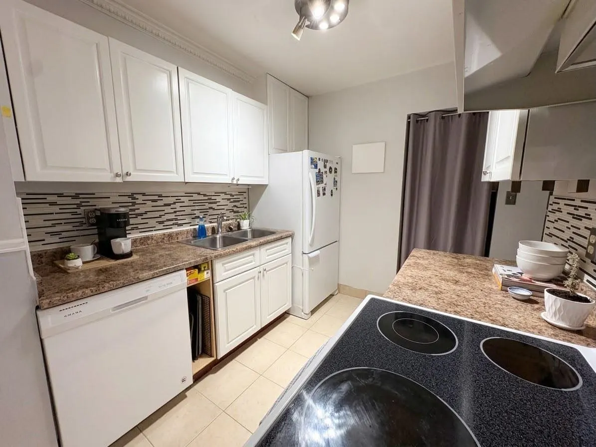 6105 Kingsway #112