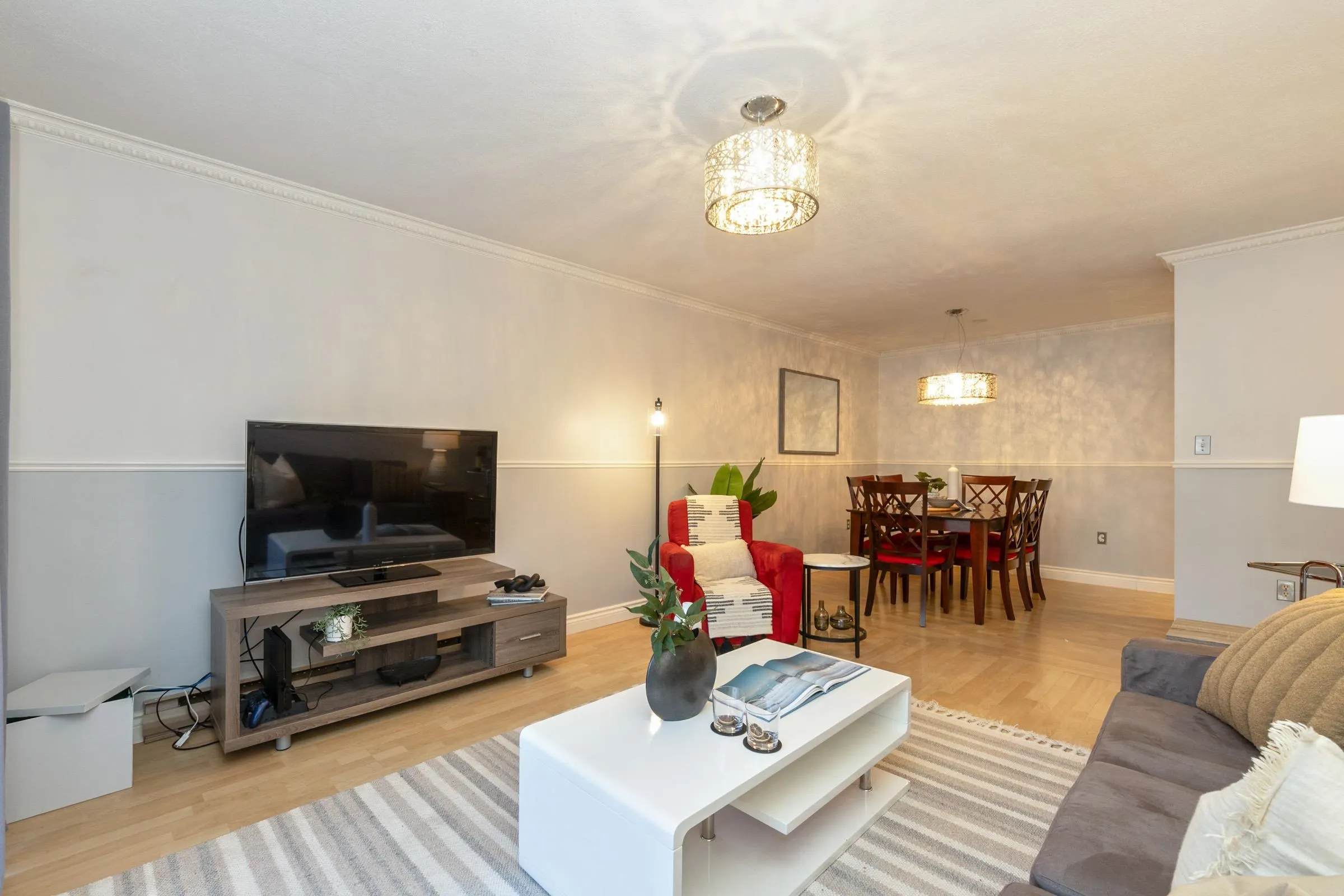 6105 Kingsway #112
