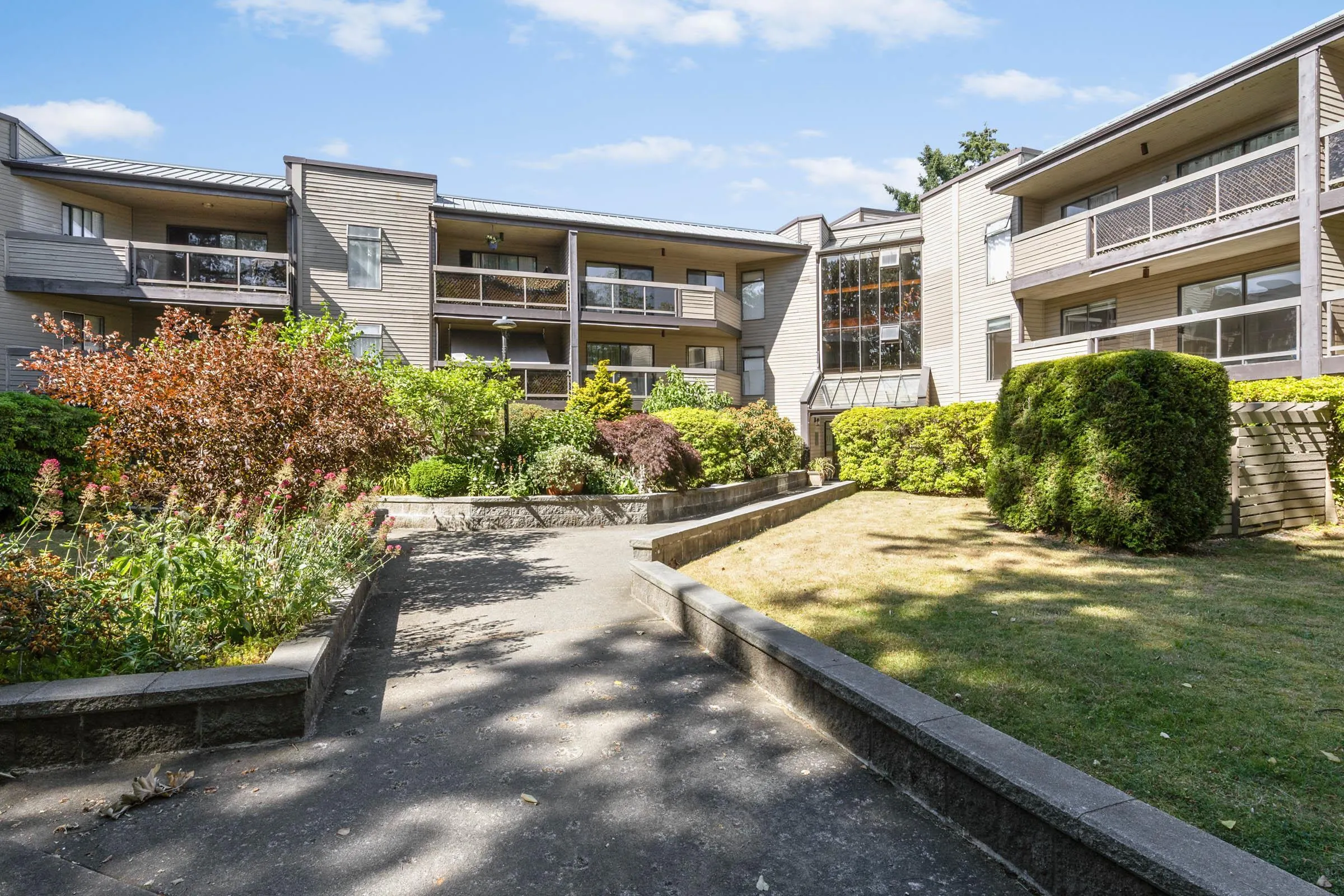 6105 Kingsway #112