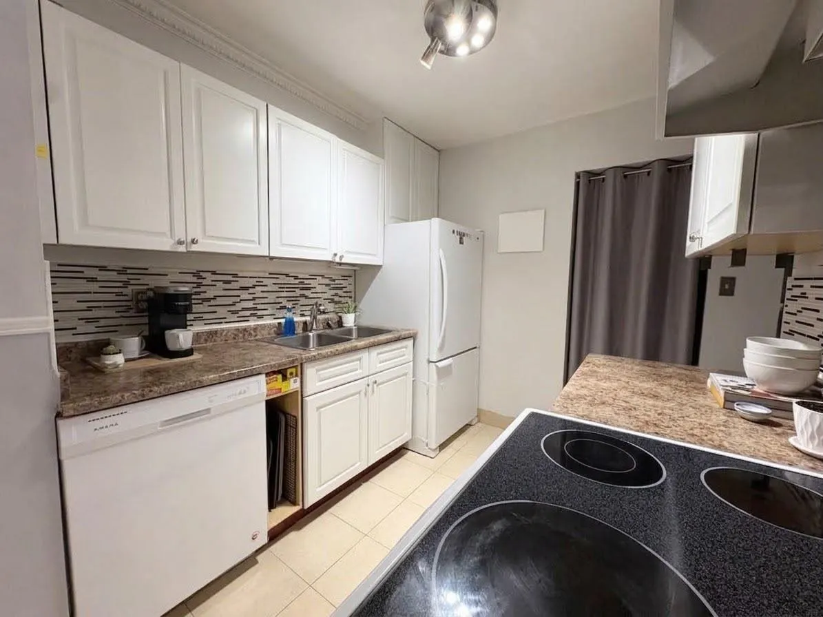 6105 Kingsway #112
