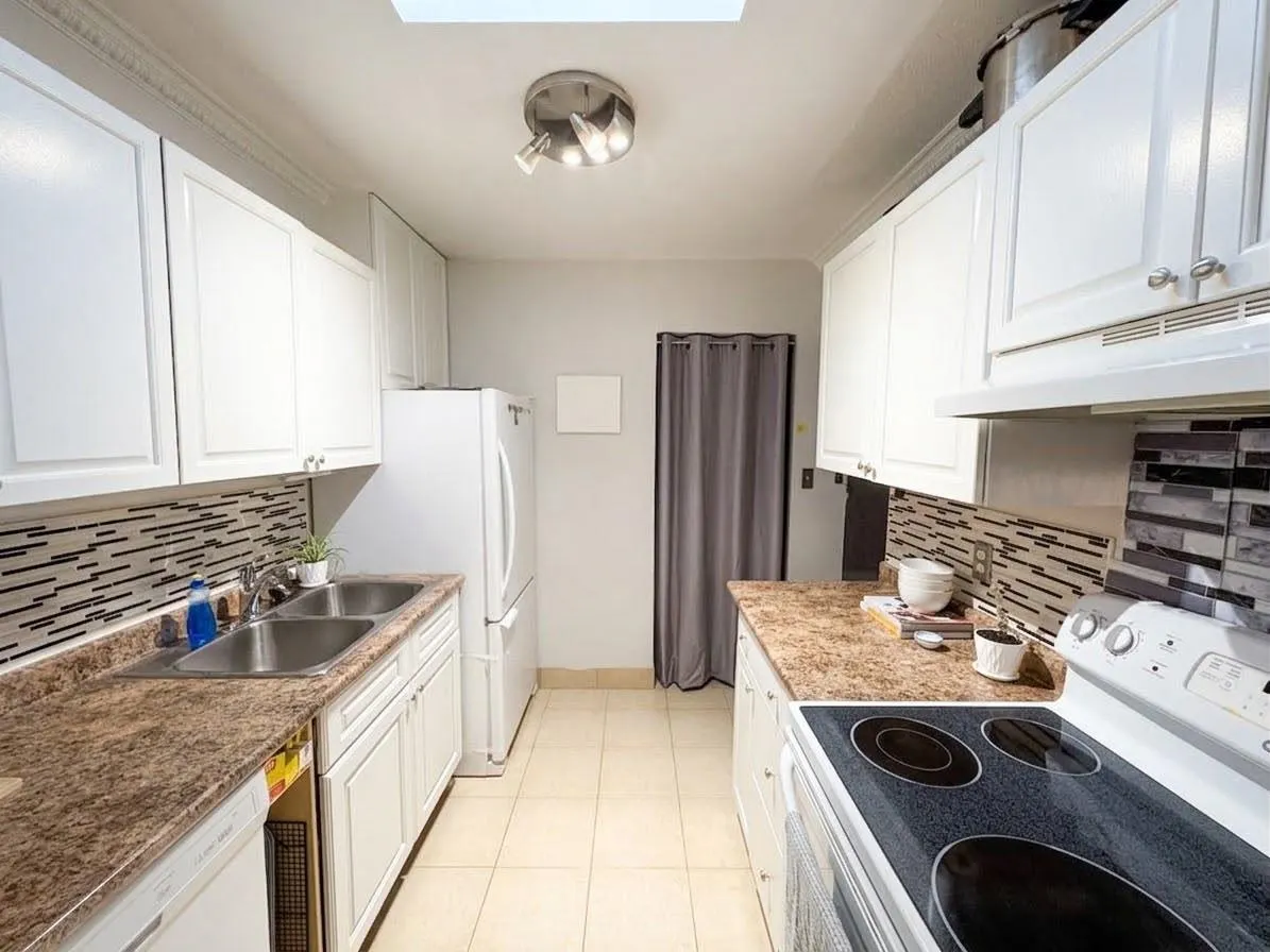 6105 Kingsway #112