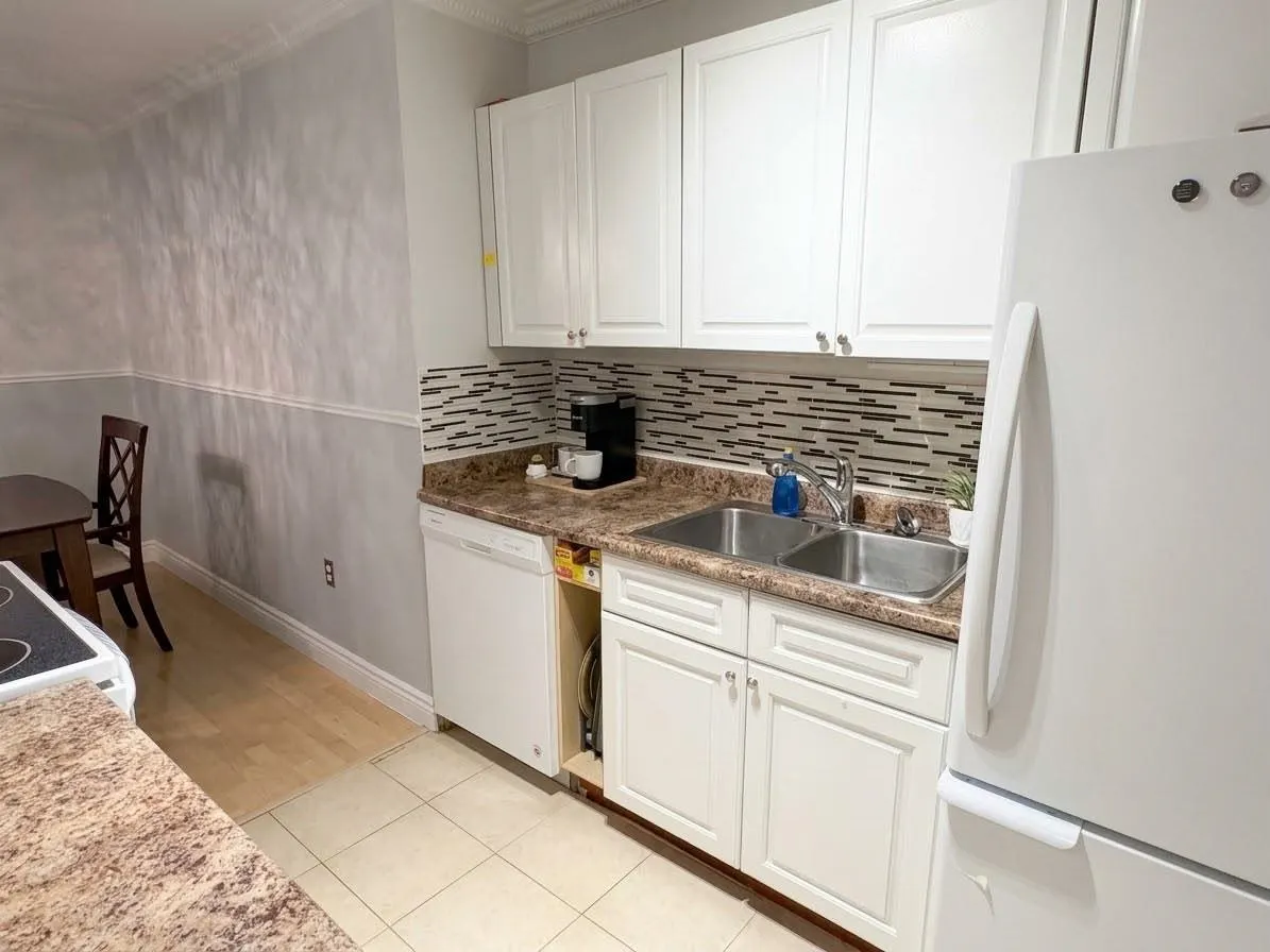 6105 Kingsway #112