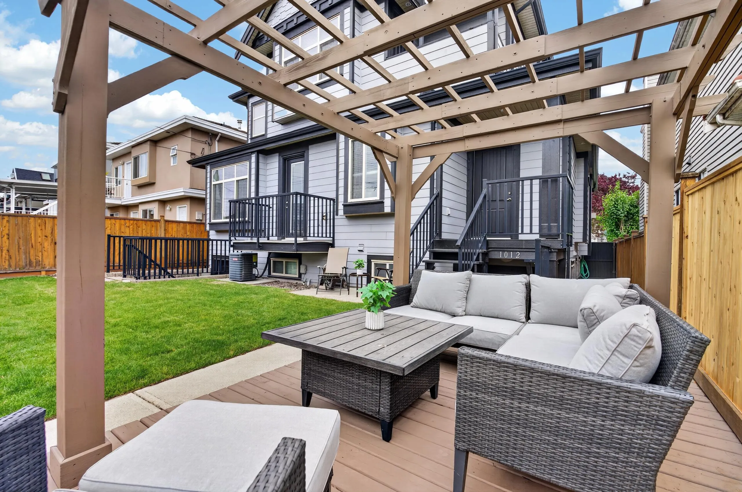 1010 E 55th Avenue