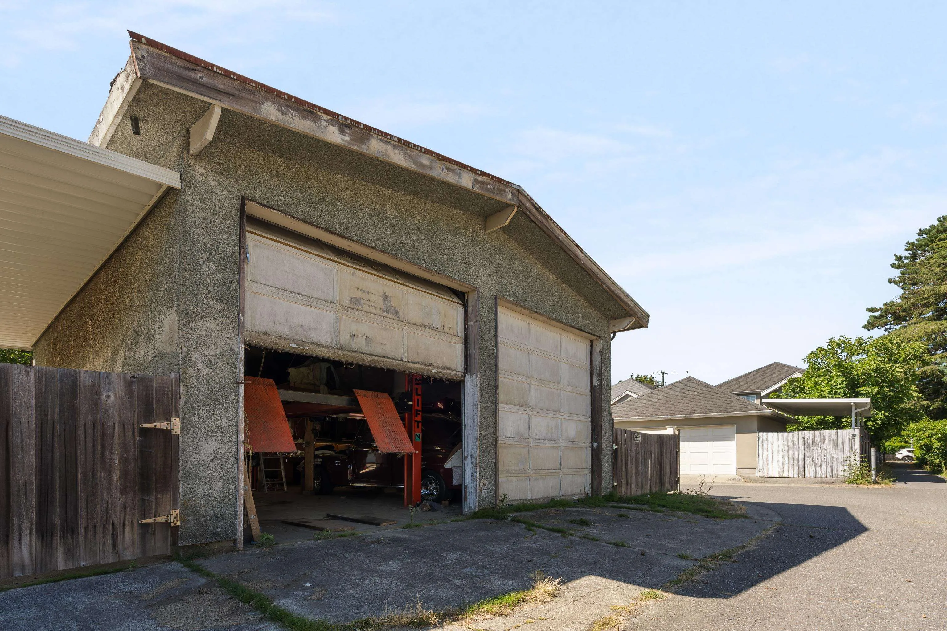 8611 Rideau Drive