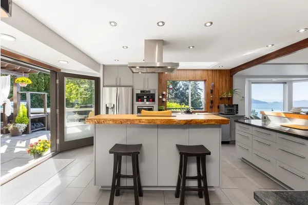 350 Bayview Place