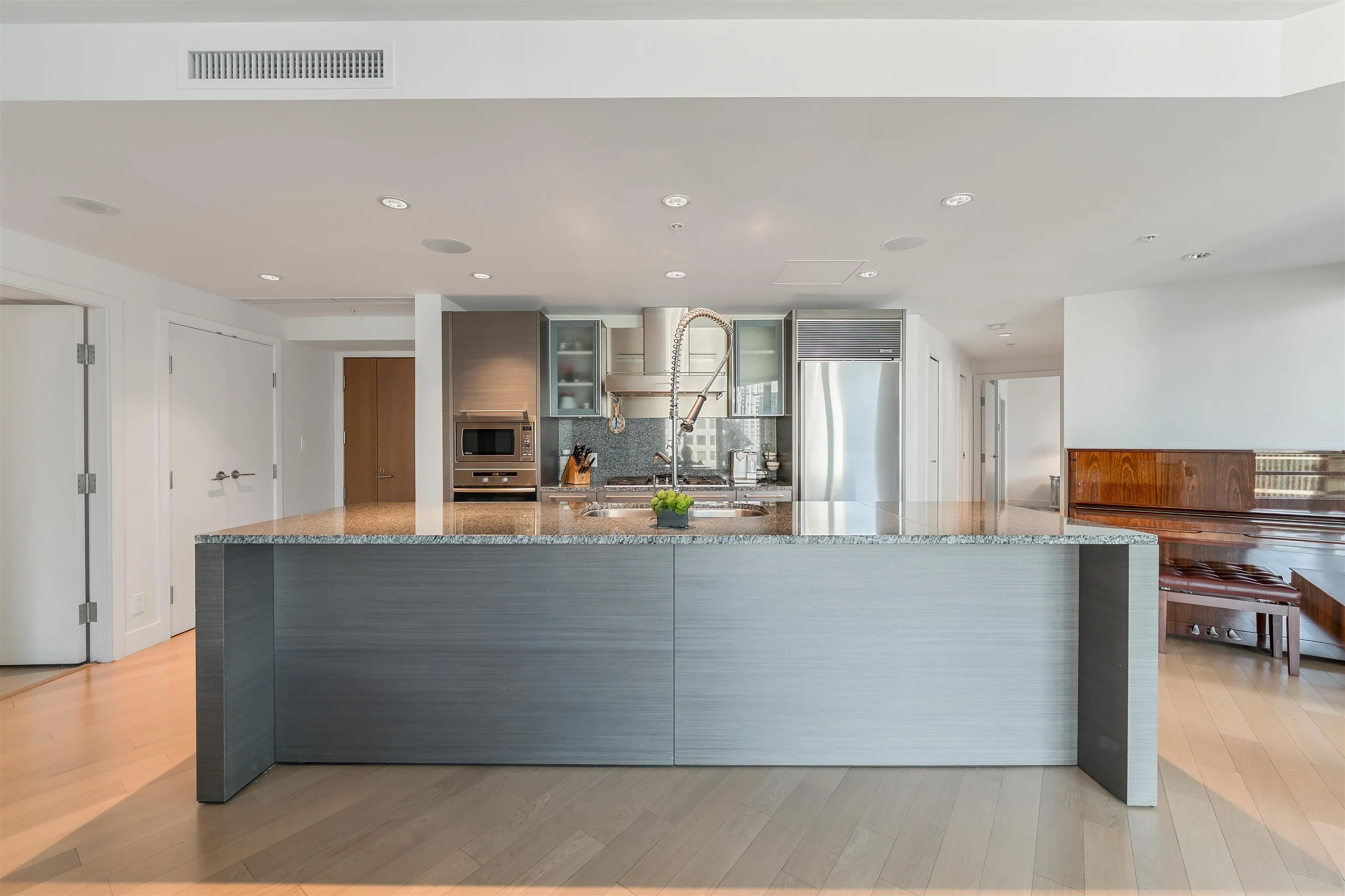 1111 Alberni Street #1809