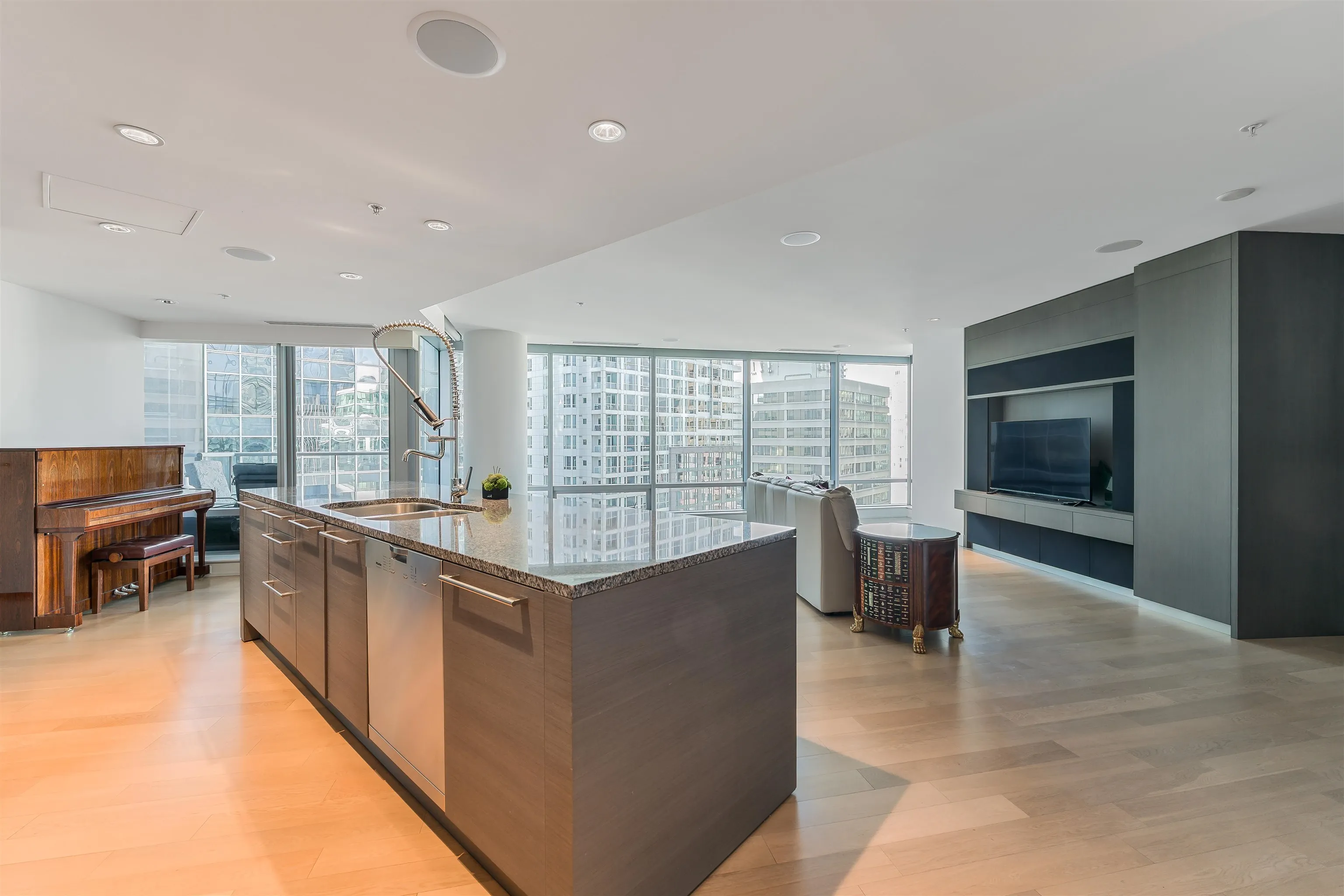 1111 Alberni Street #1809