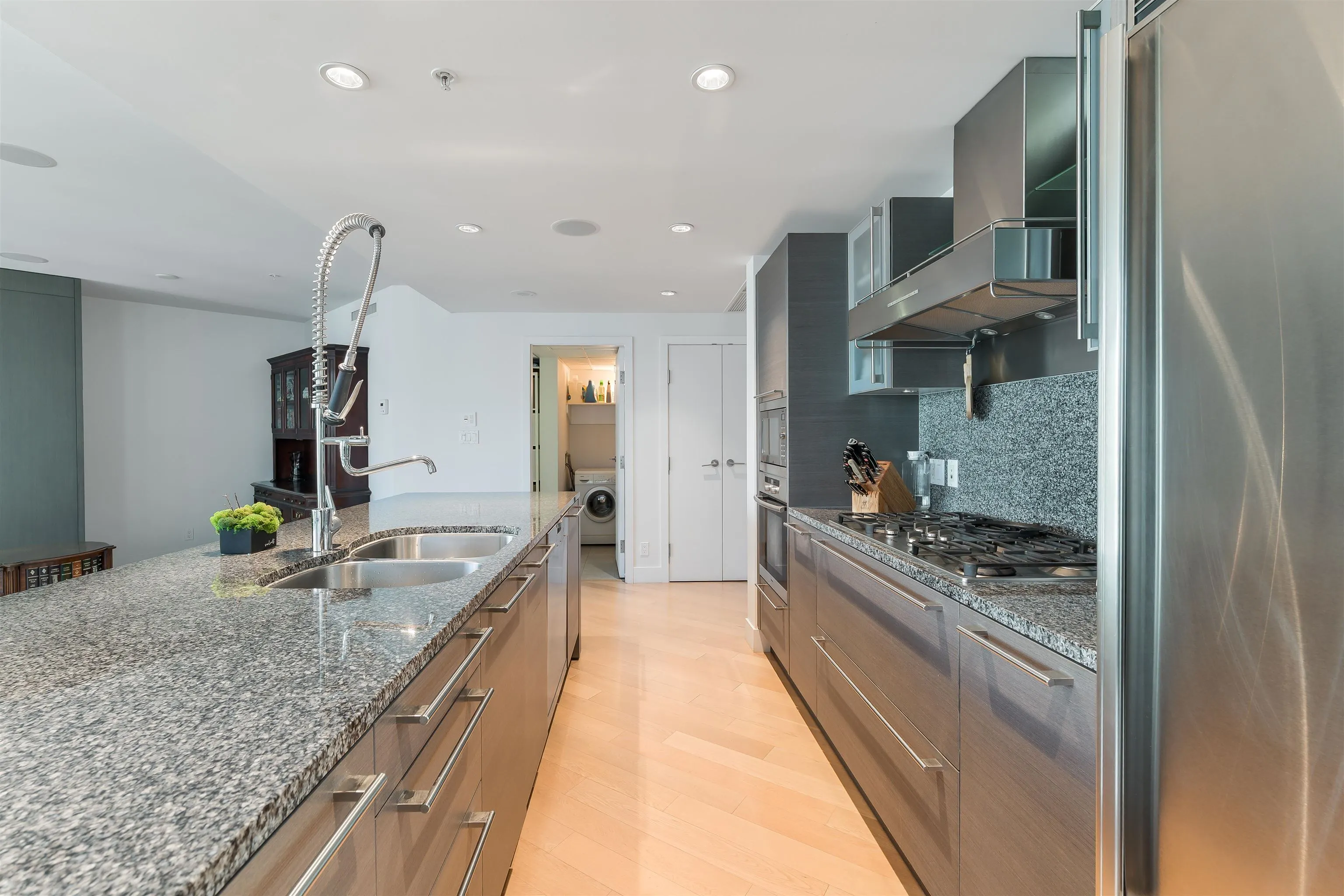 1111 Alberni Street #1809