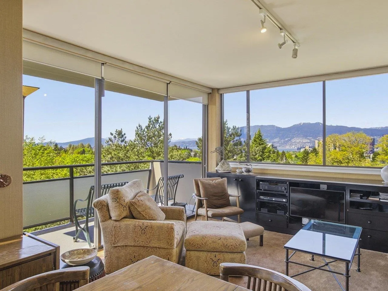 1685 W 14th Avenue #900
