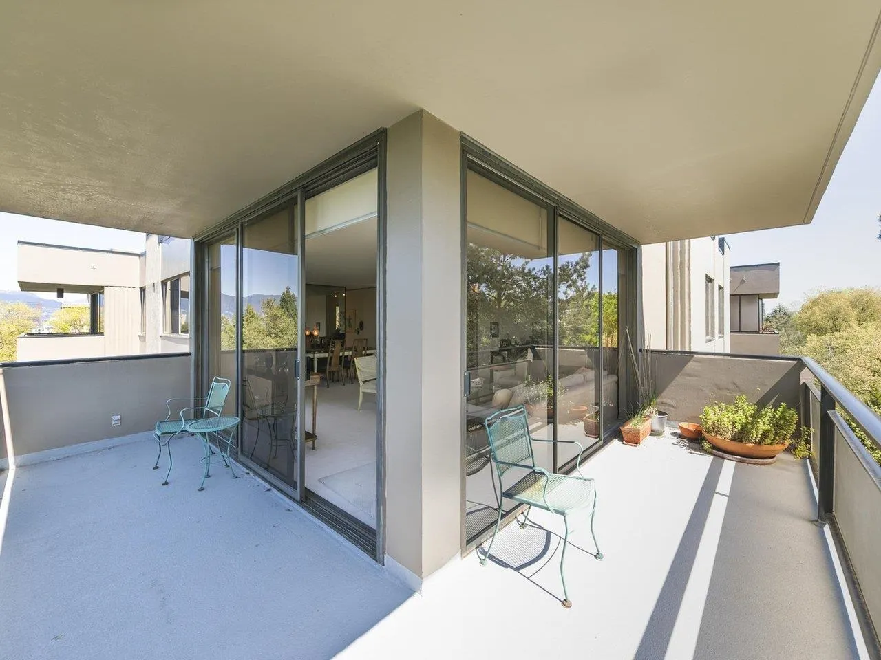 1685 W 14th Avenue #900