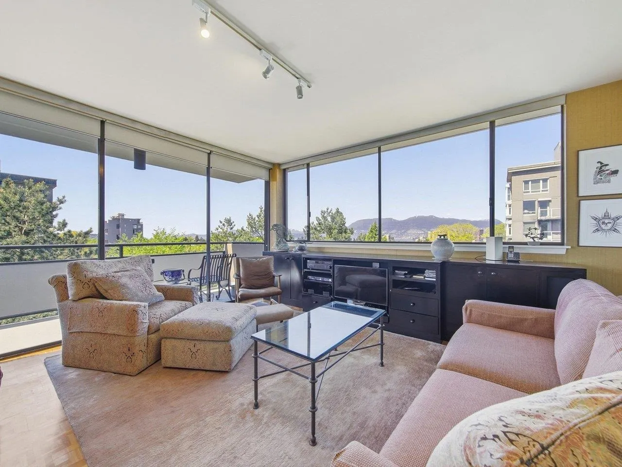 1685 W 14th Avenue #900