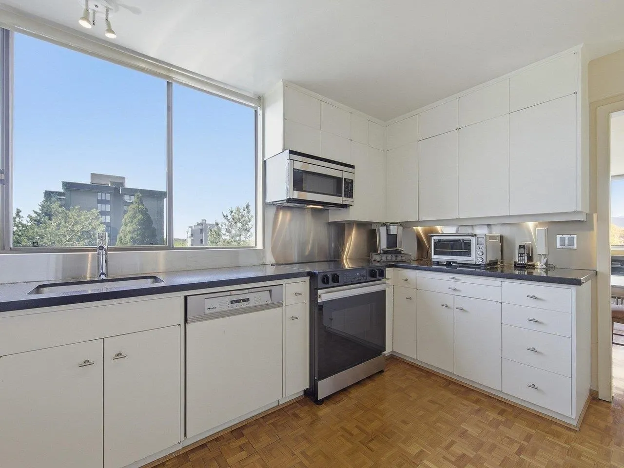 1685 W 14th Avenue #900