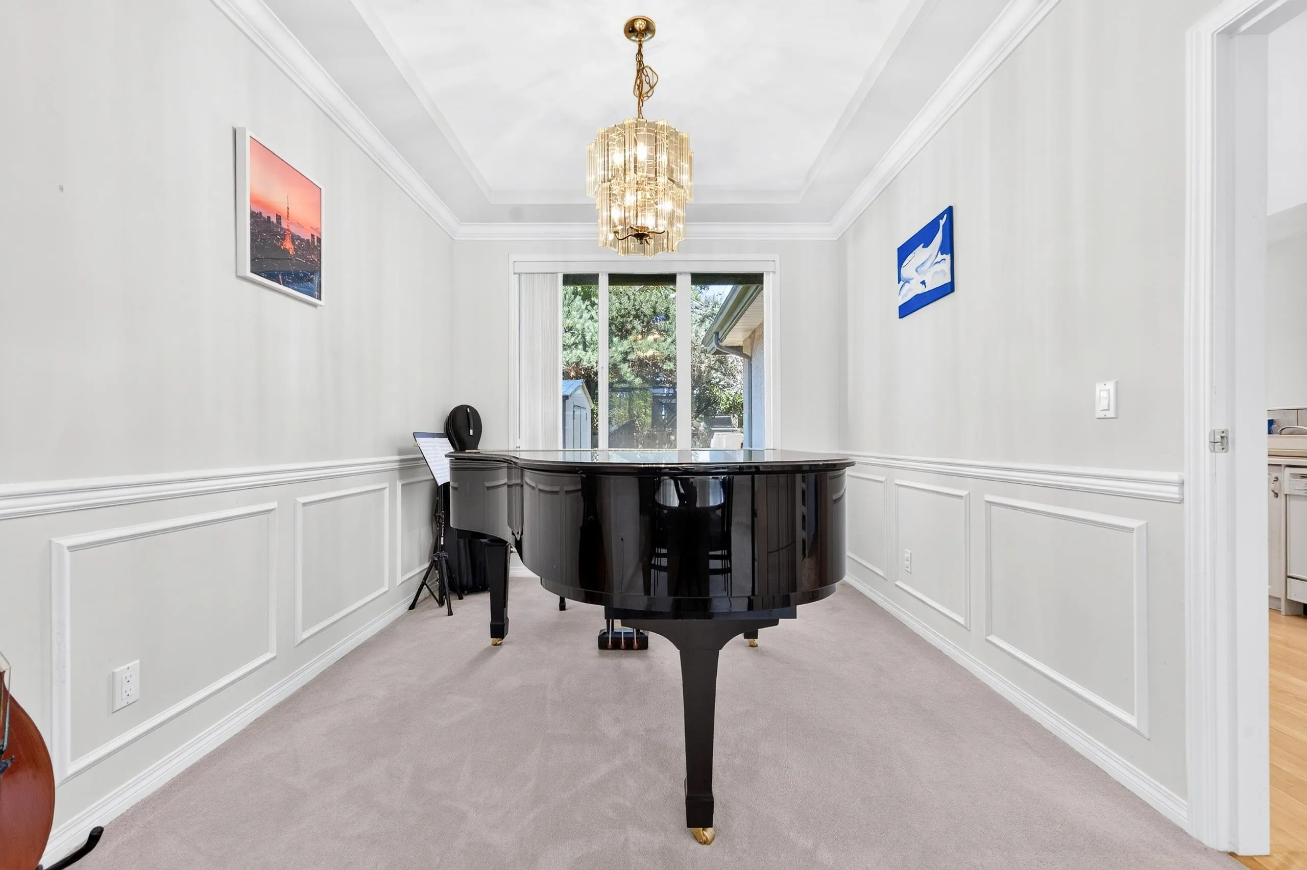 6215 Dunsmuir Crescent