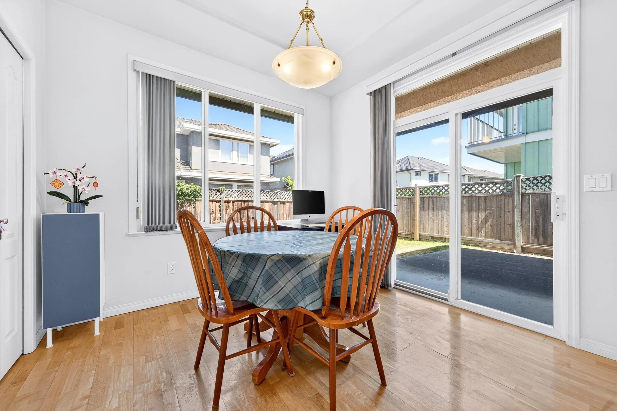 6215 Dunsmuir Crescent