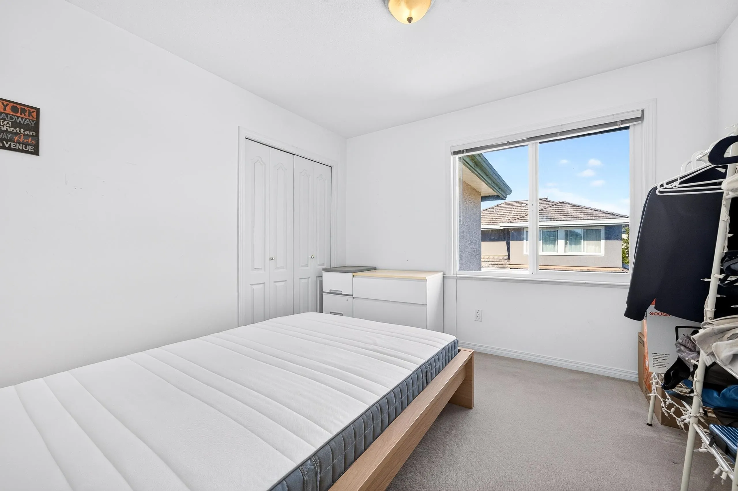 6215 Dunsmuir Crescent