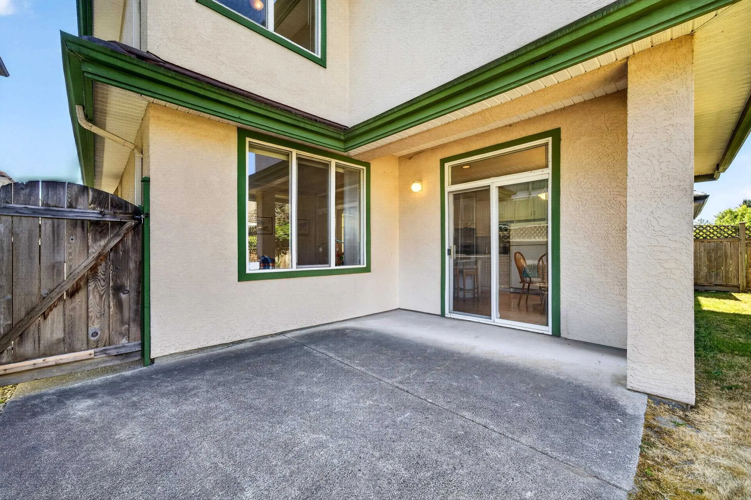 6215 Dunsmuir Crescent