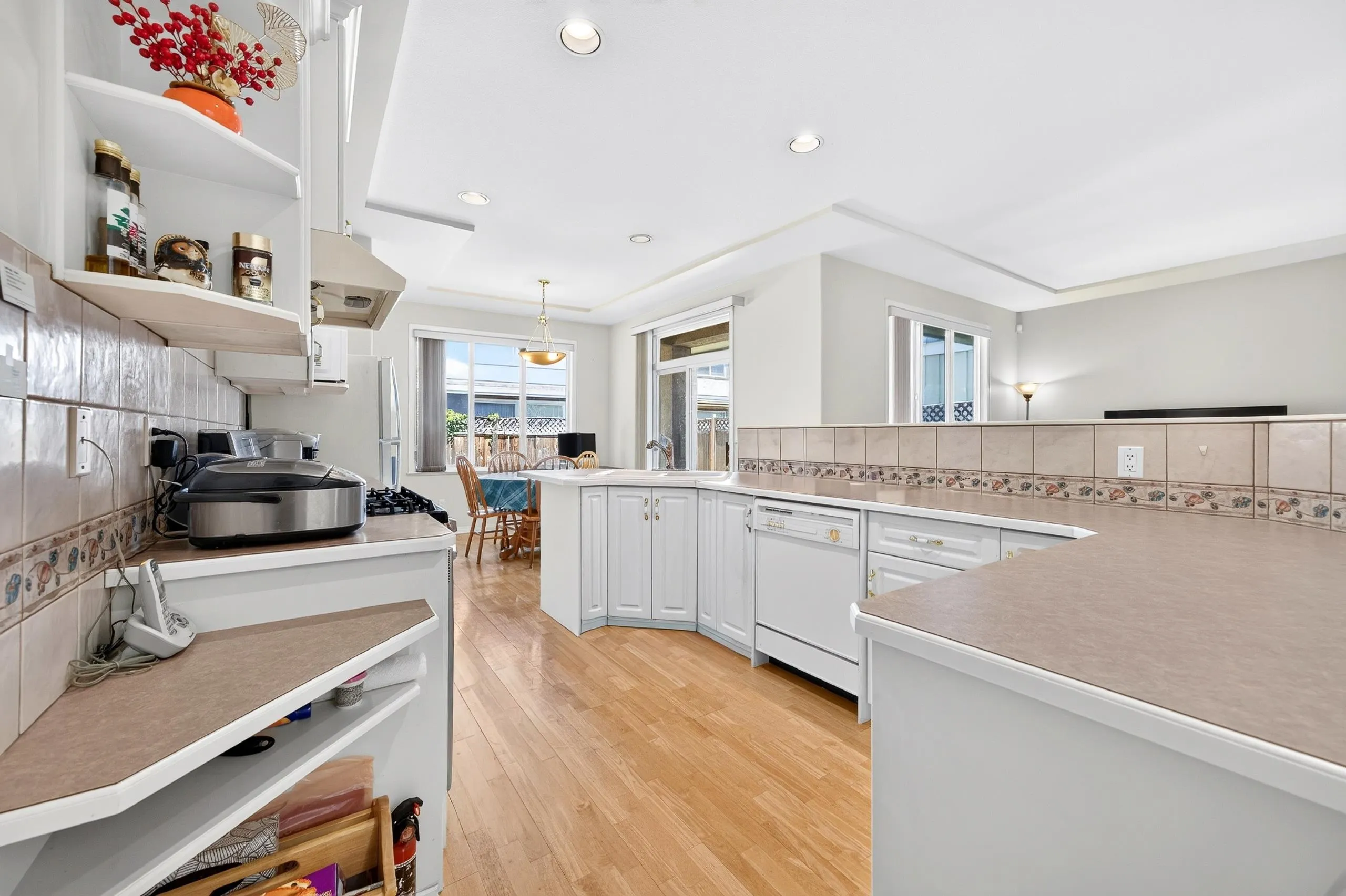 6215 Dunsmuir Crescent