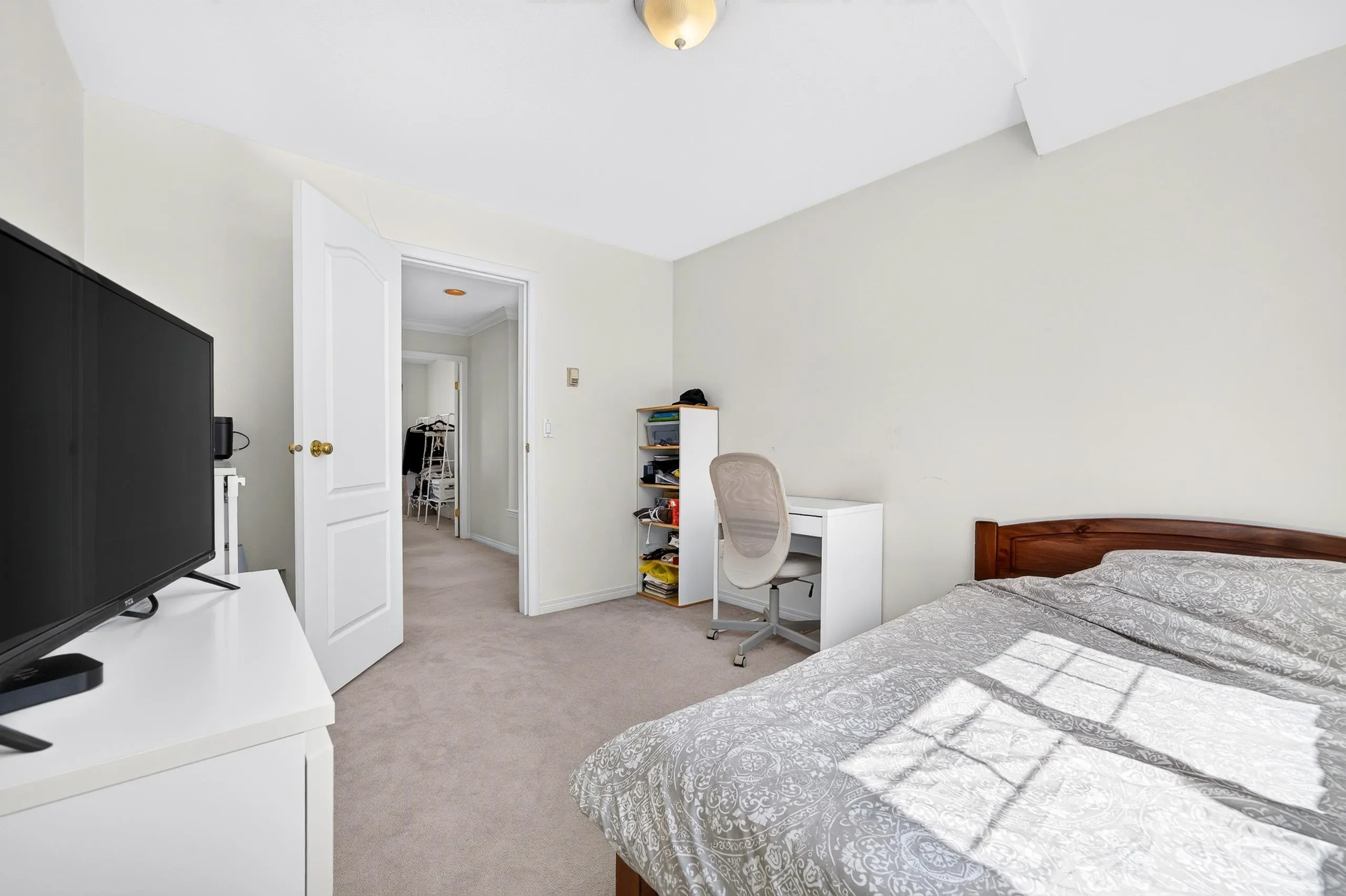 6215 Dunsmuir Crescent
