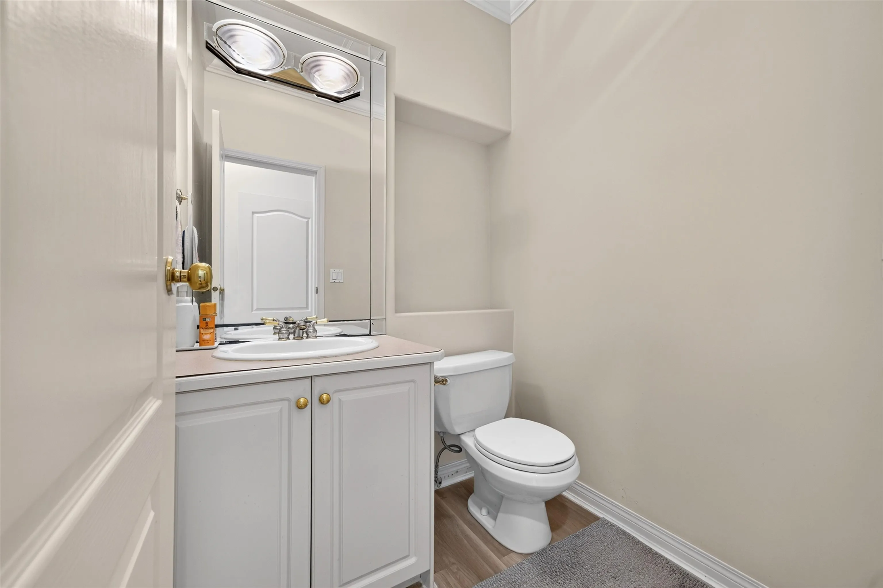 6215 Dunsmuir Crescent