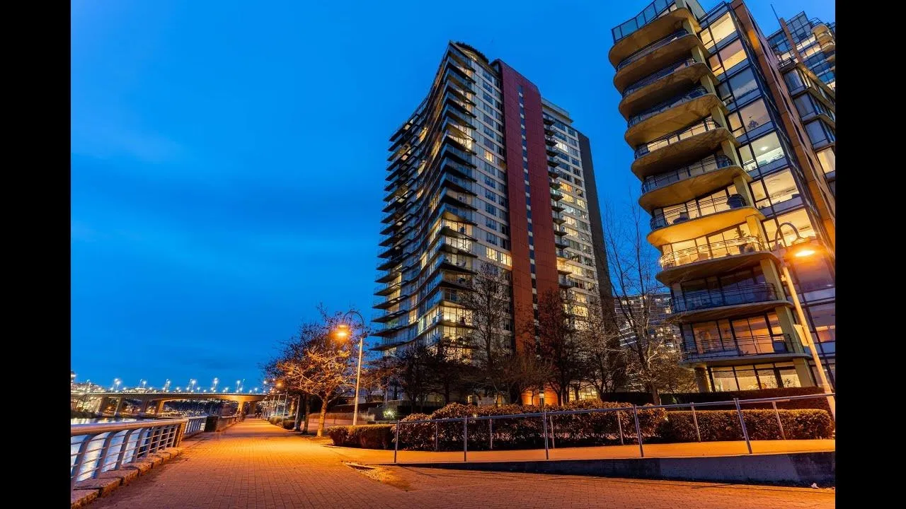 8 Smithe Mews #2705