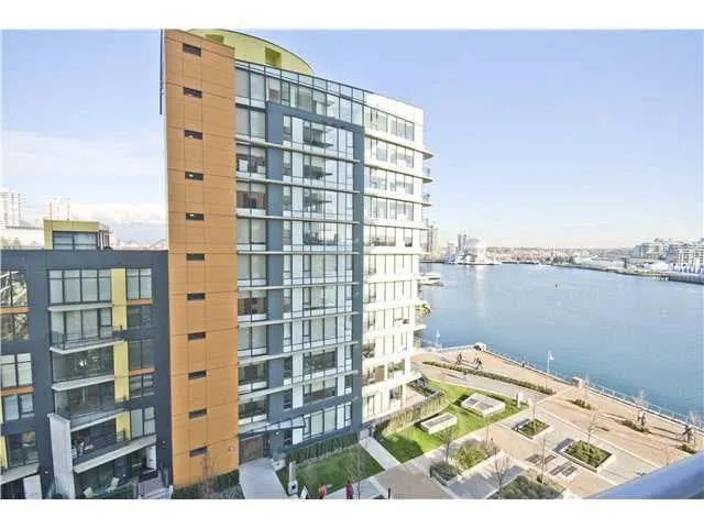 8 Smithe Mews #2705