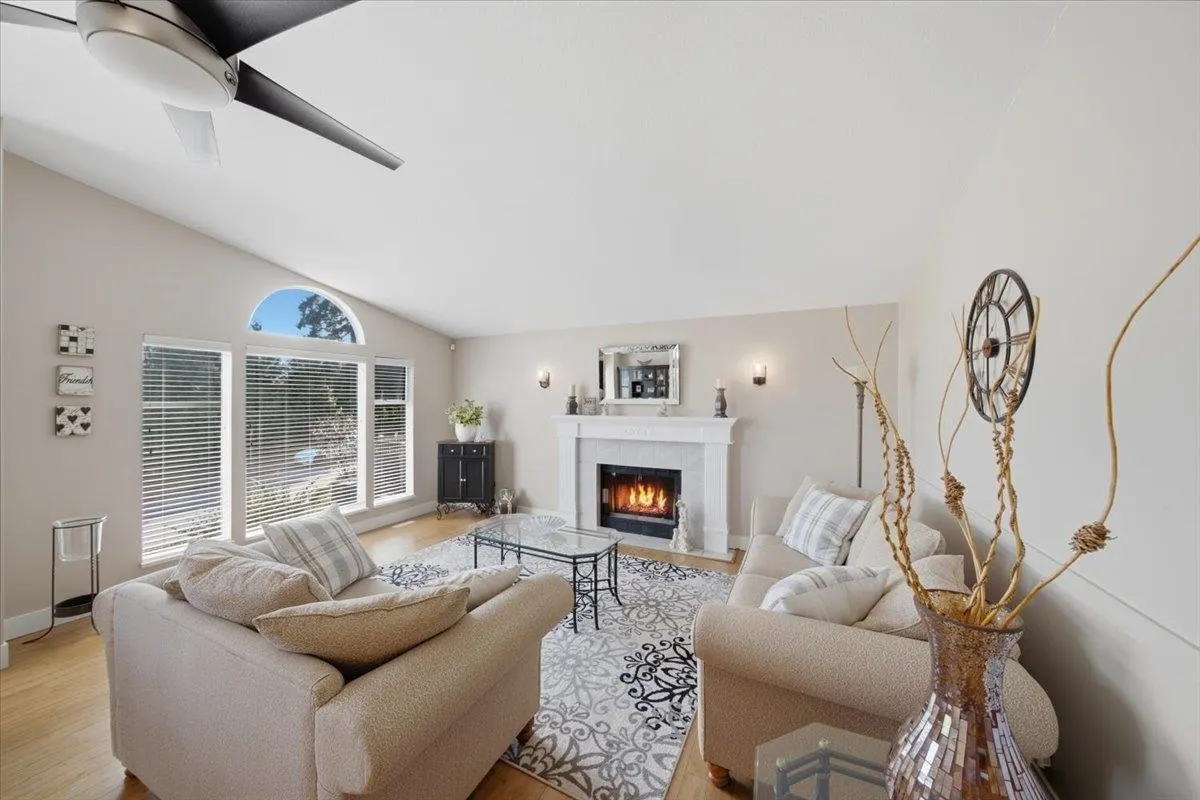 2893 Delahaye Drive