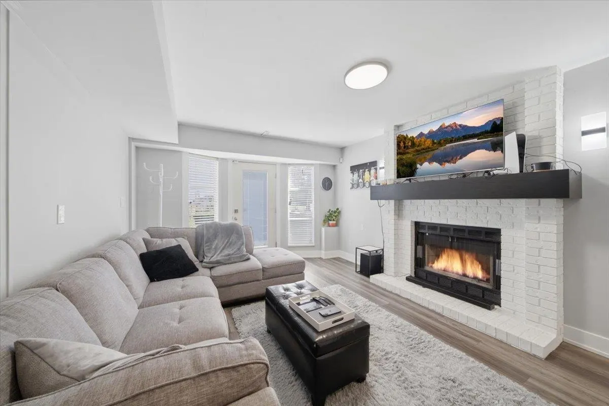 2893 Delahaye Drive