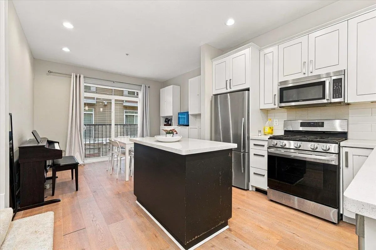 2689 Parkway Drive #6