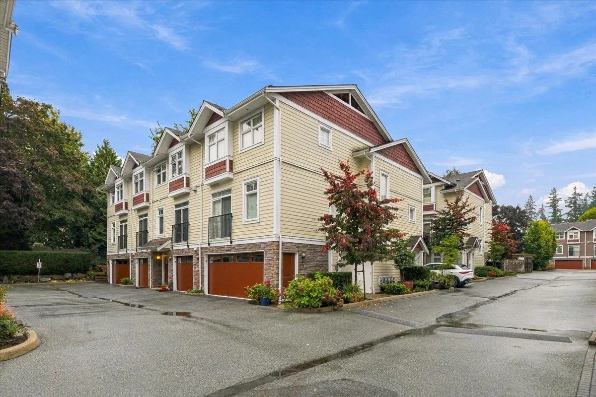 2689 Parkway Drive #6