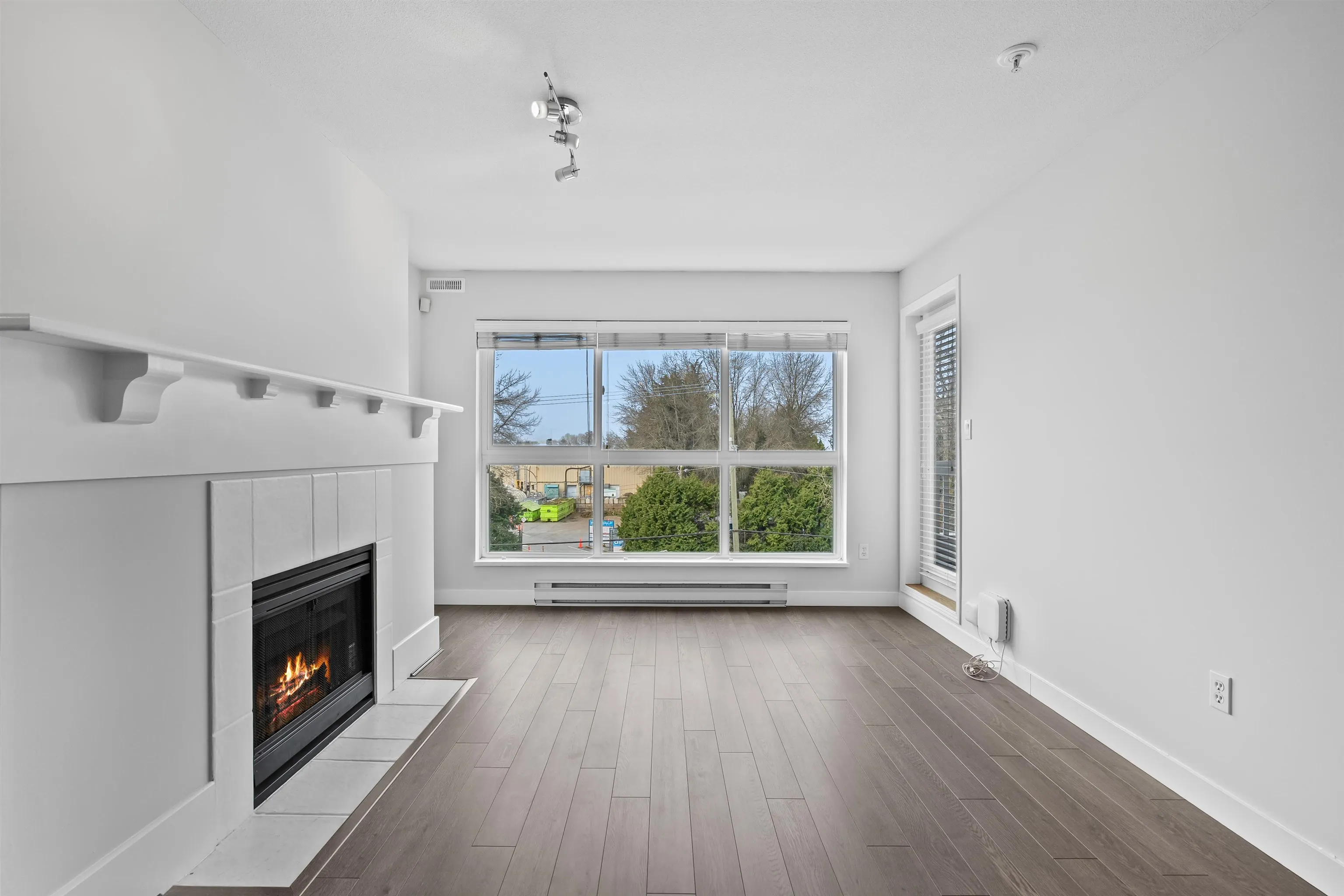 5500 Lynas Lane #304