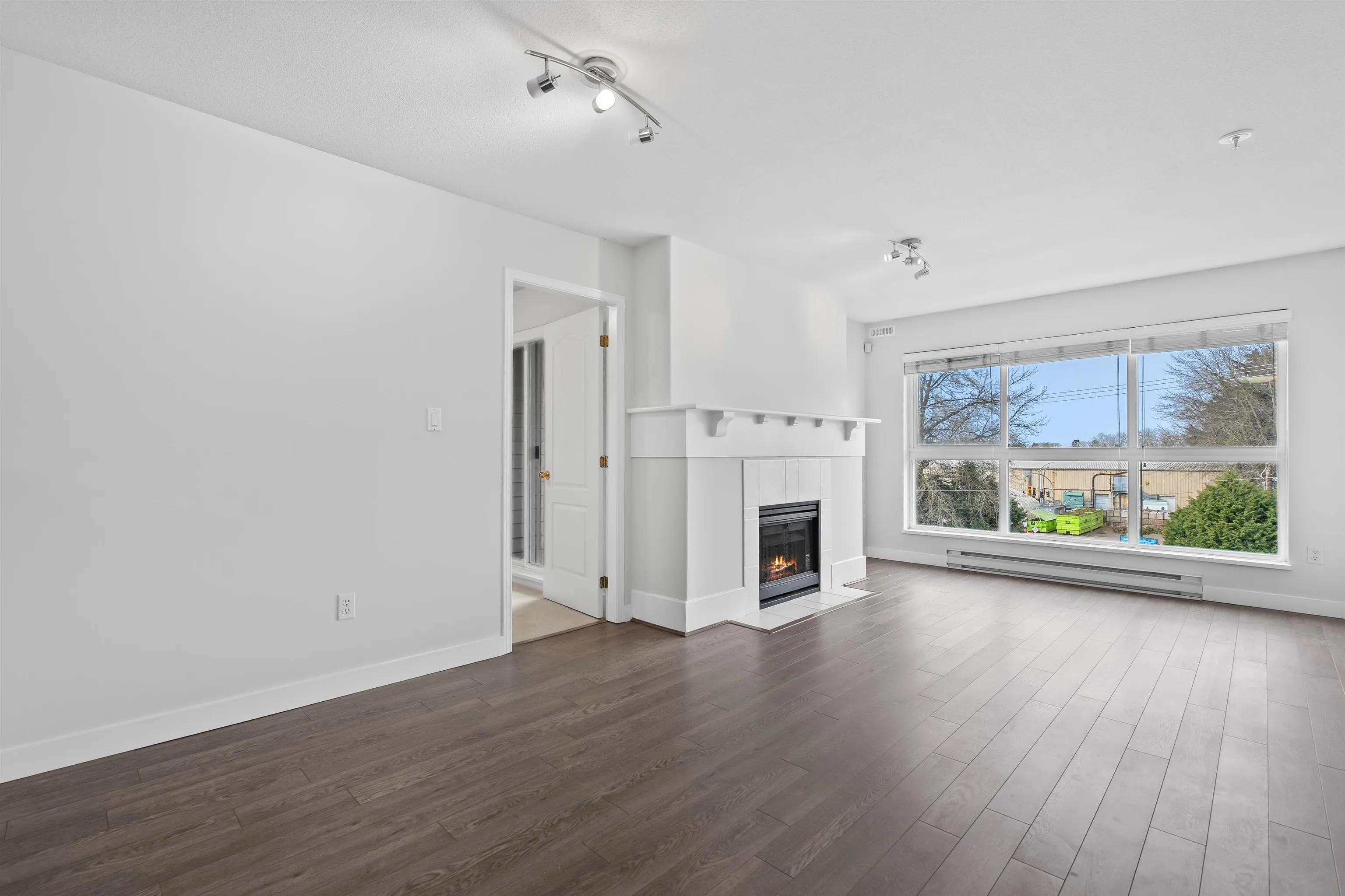 5500 Lynas Lane #304