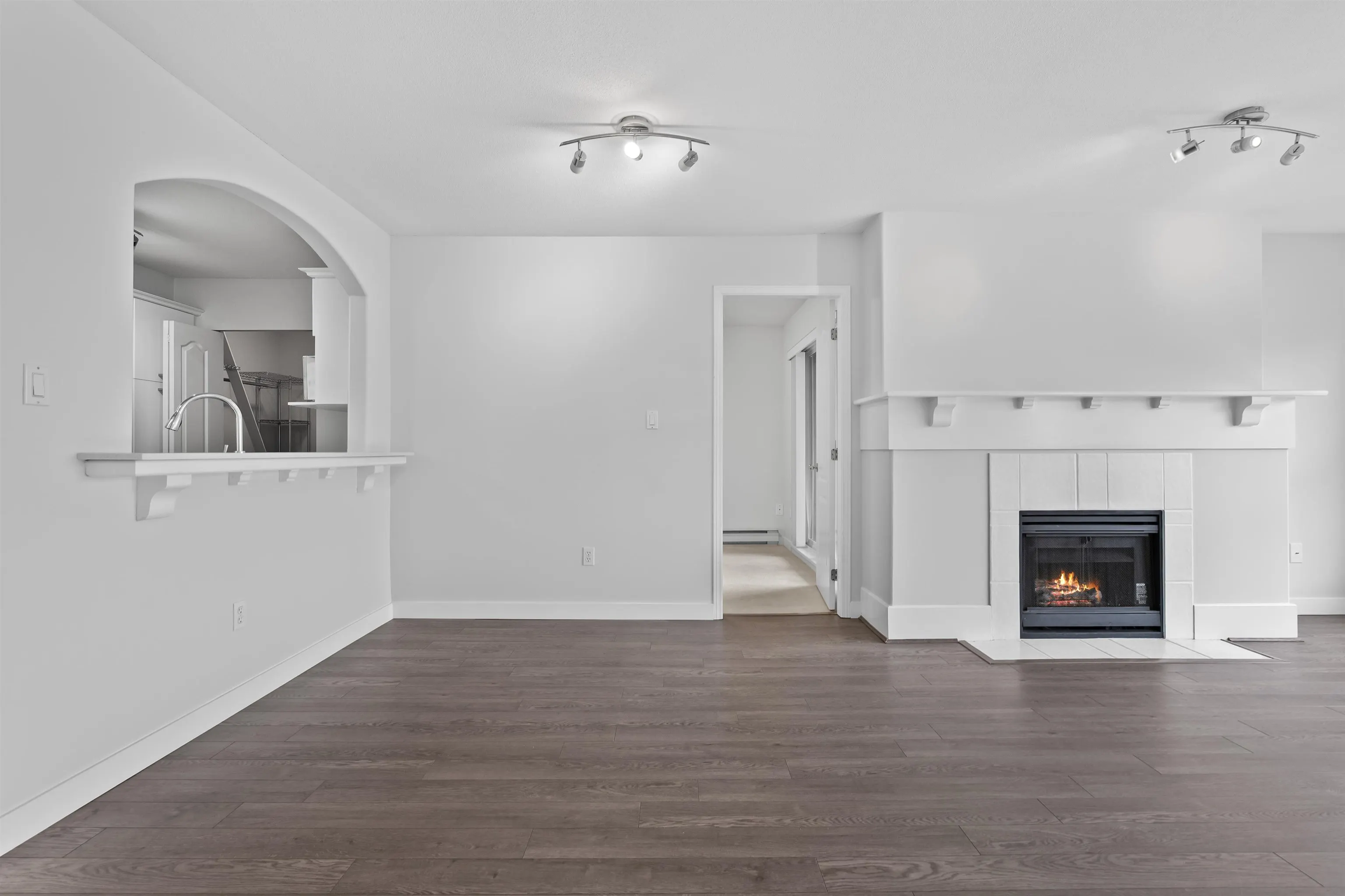 5500 Lynas Lane #304