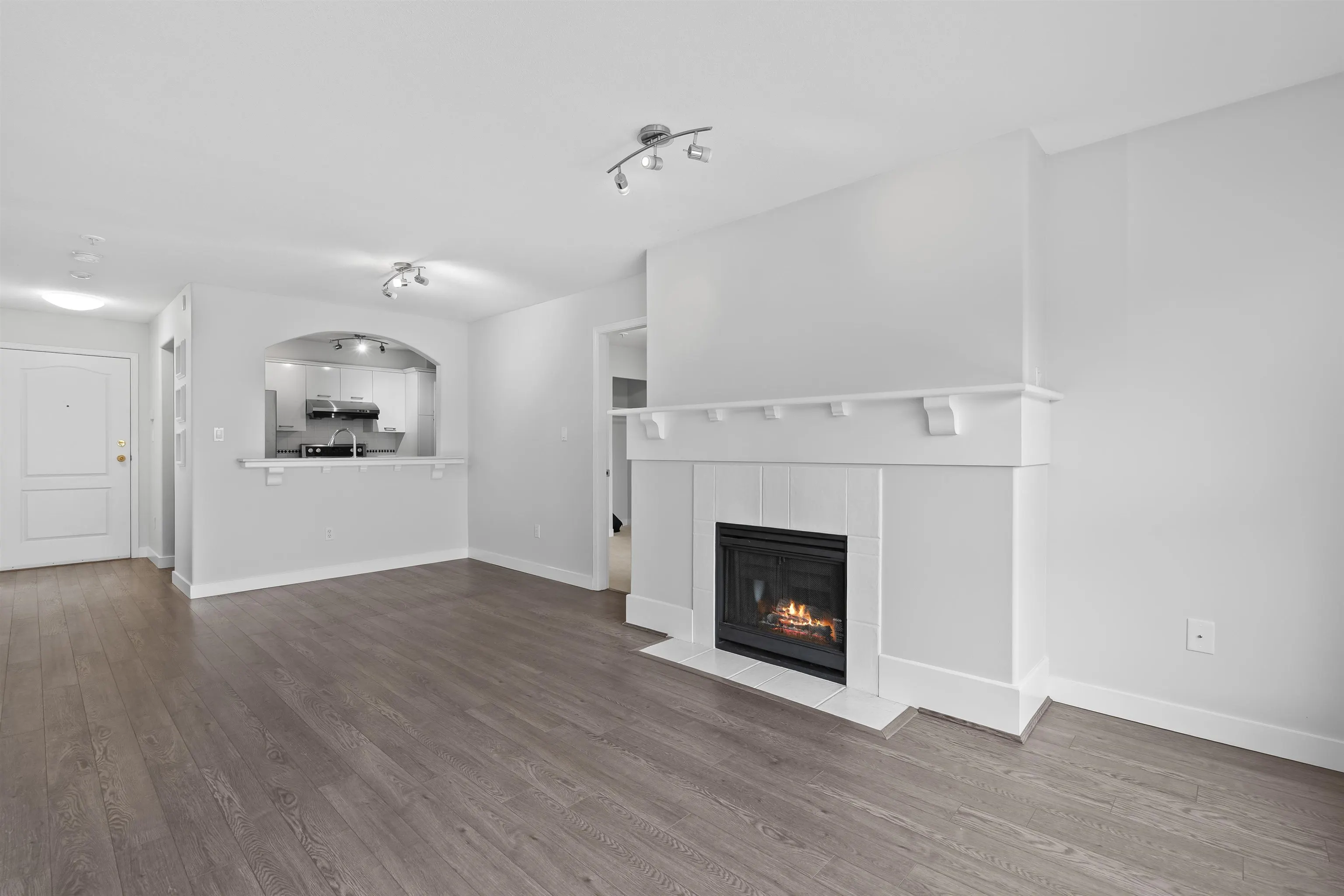 5500 Lynas Lane #304