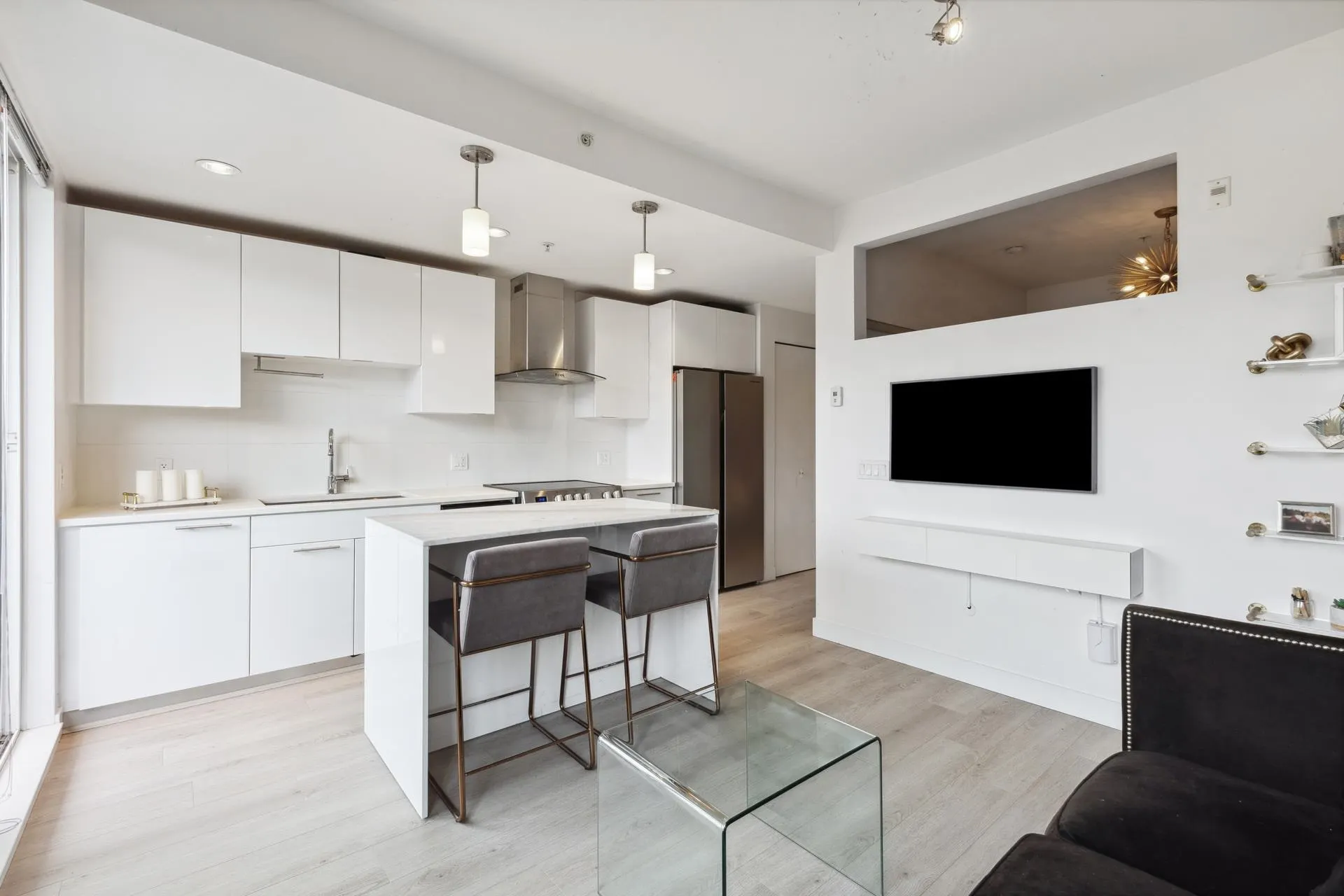 733 W 3rd Street #513