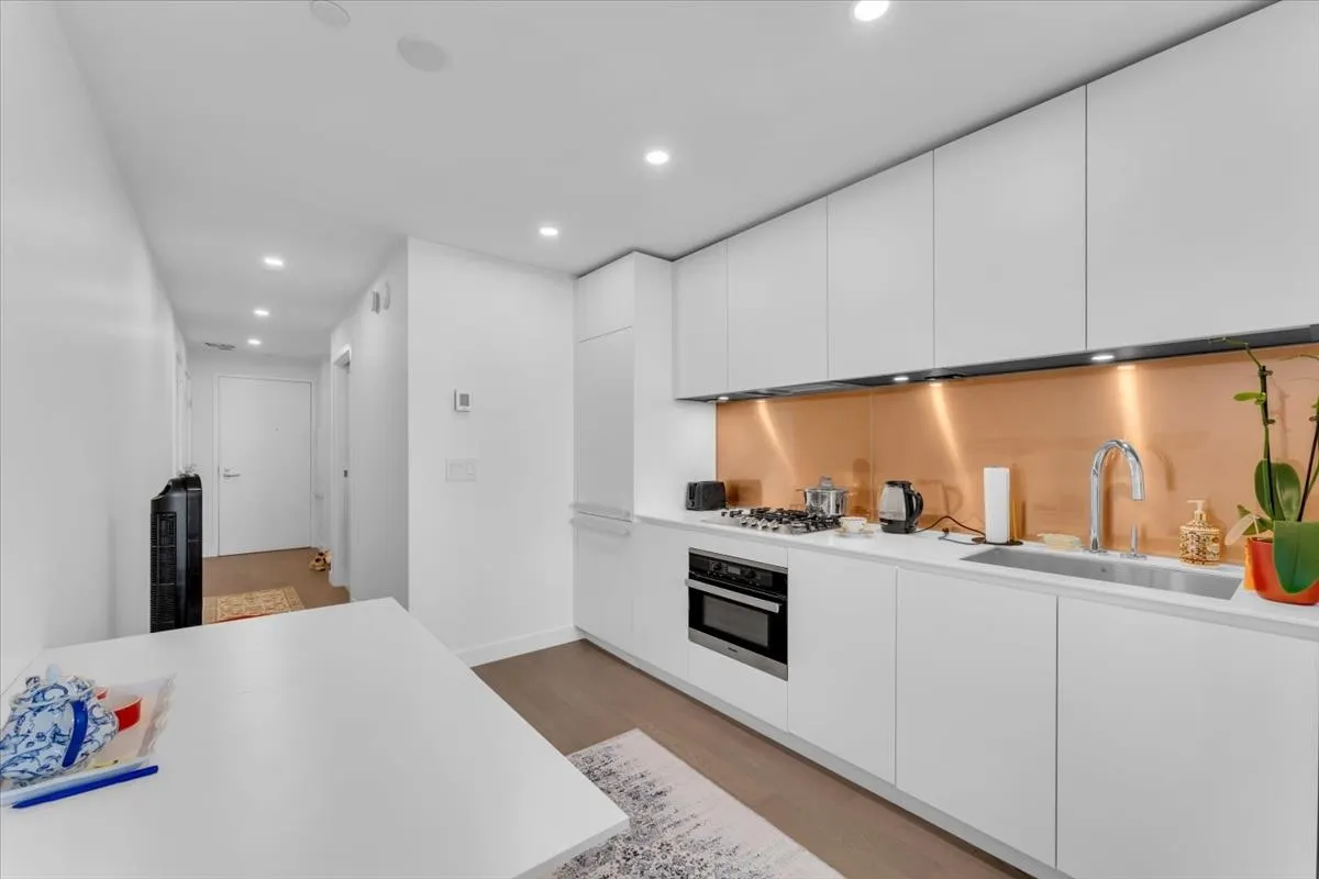 1480 Howe Street #4510