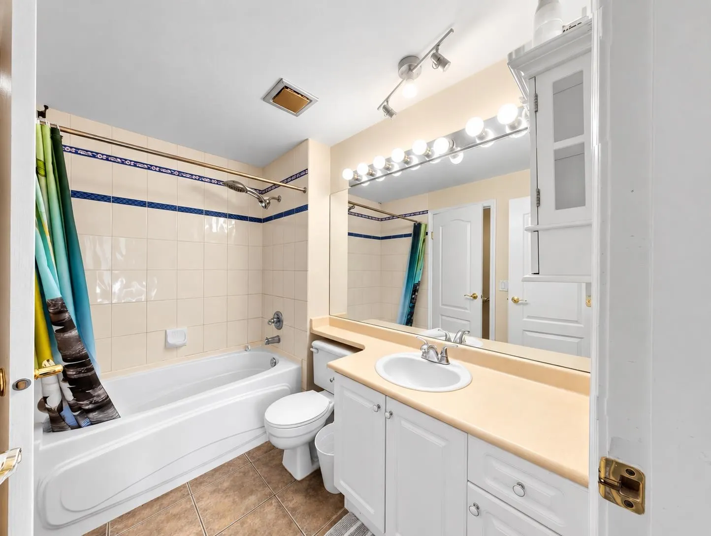 1561 Booth Avenue #12