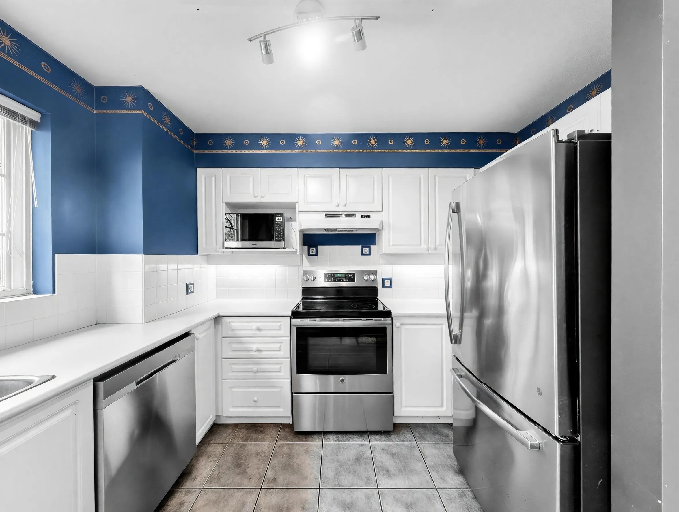 1561 Booth Avenue #12