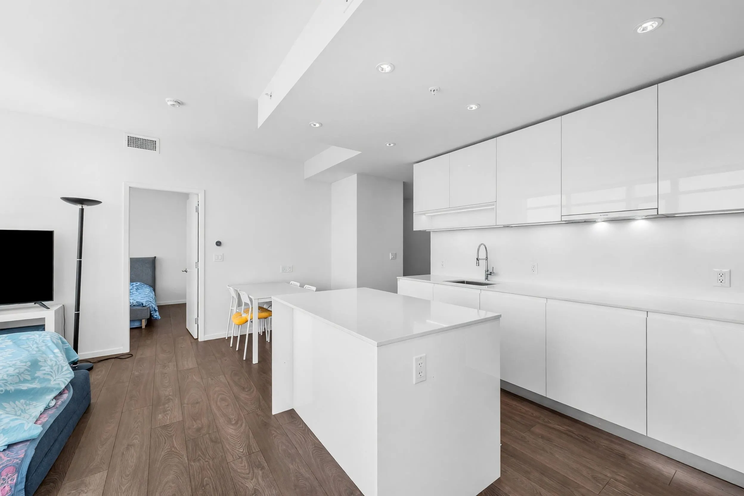 6808 Minoru Boulevard #902