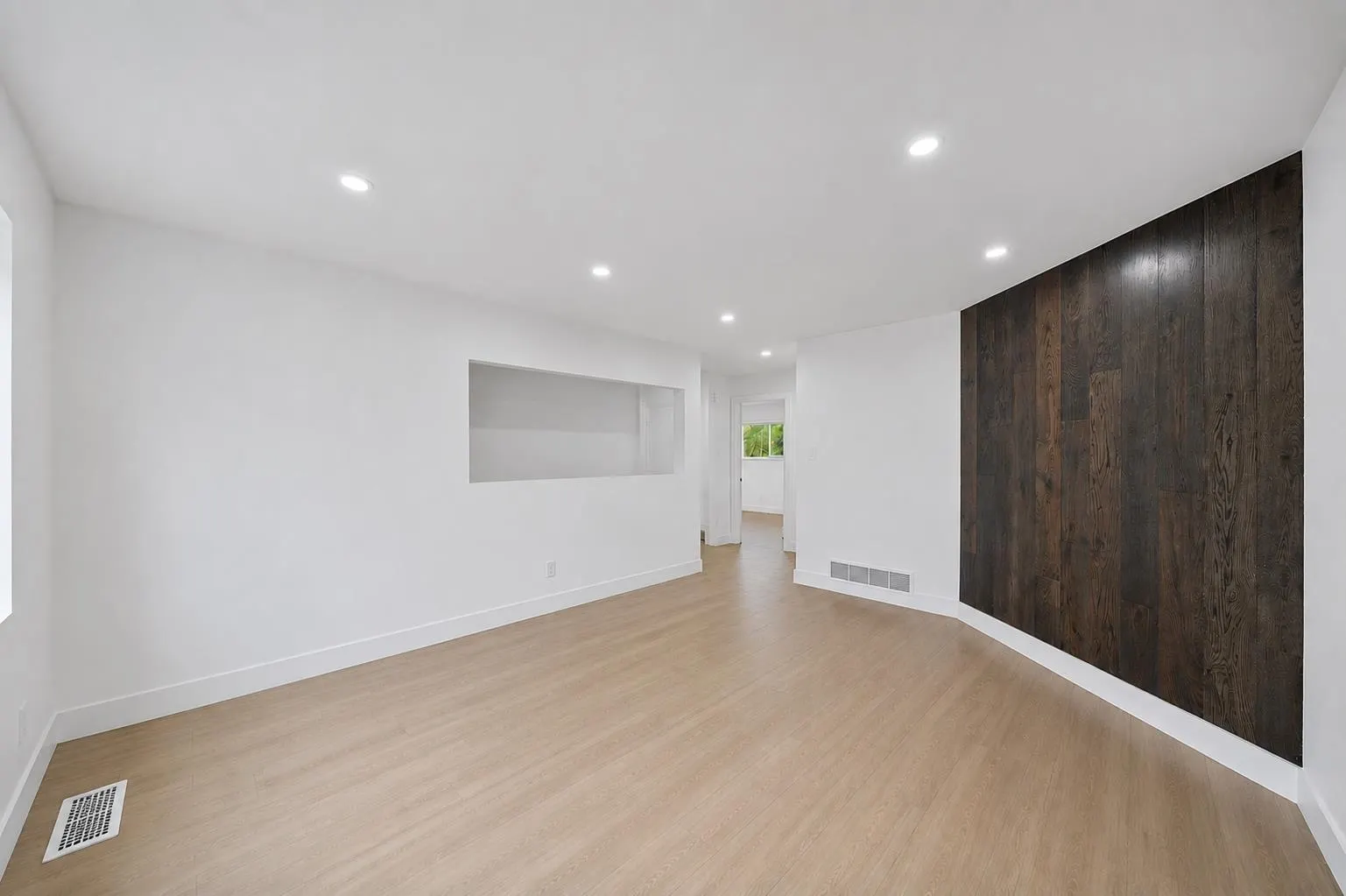 1576 161 Street