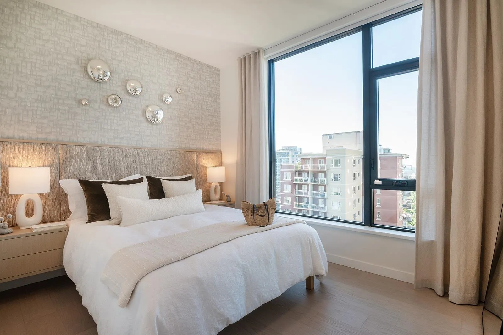 128 W 15th Street #906