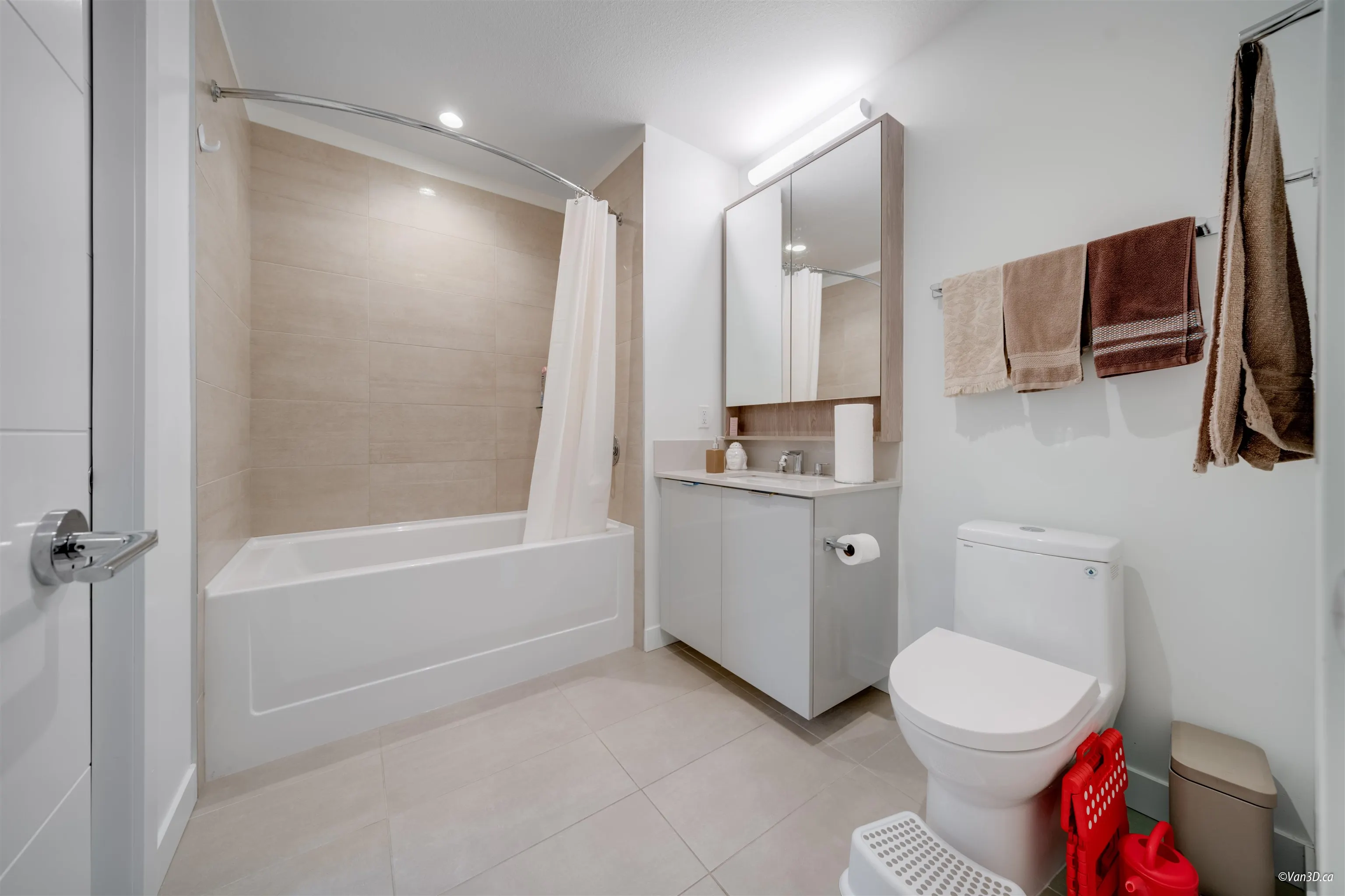 128 E 8th Street #207