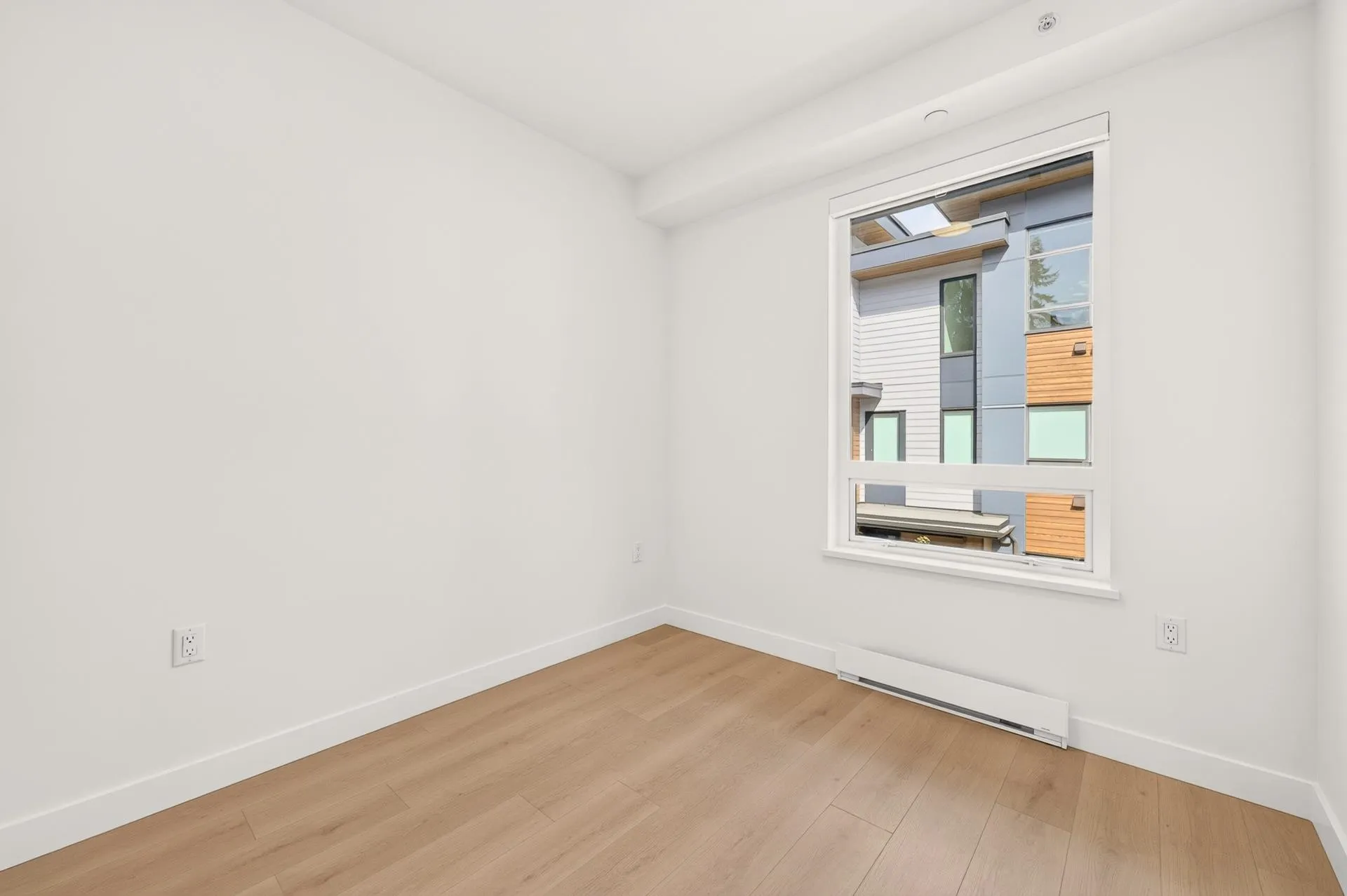 932 Lytton Street #102