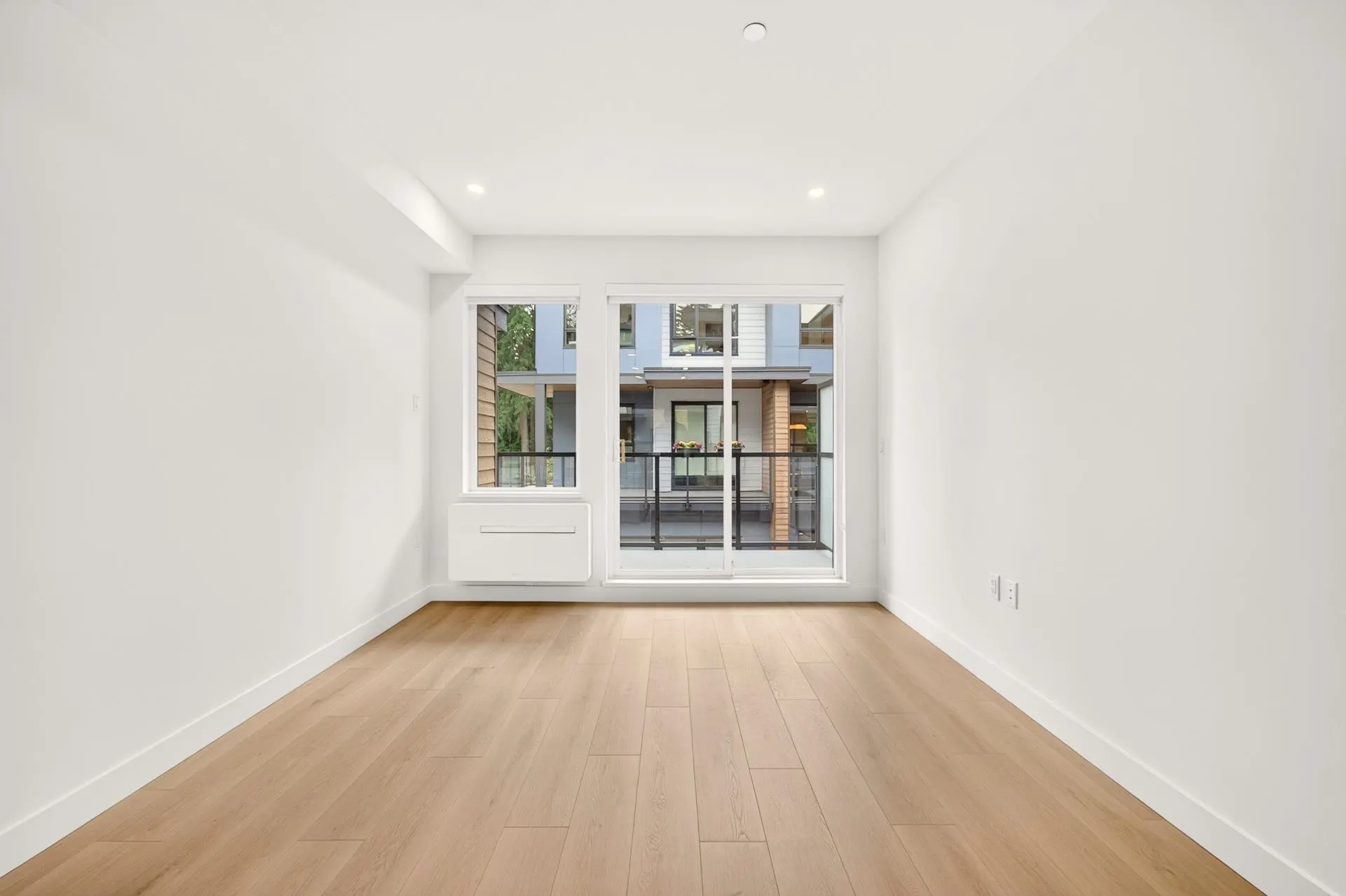 932 Lytton Street #102
