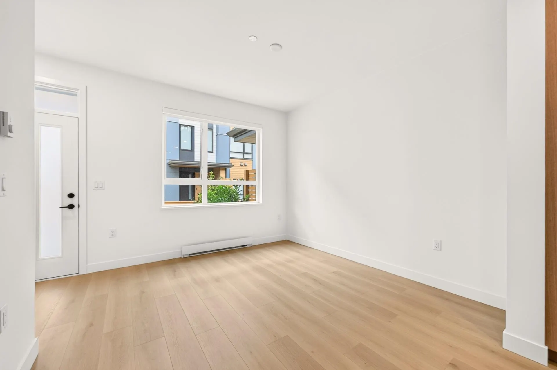 932 Lytton Street #102